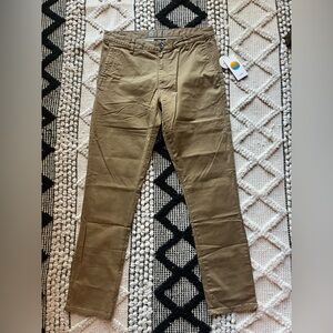 Vuori “Collins Chino Pant” in “Tobacco”